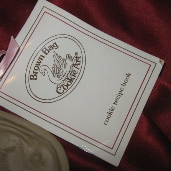 VINTAGE 1986 BROWN BAG COOKIE ART RUNNING RABBIT DESIGN CERAMIC COOKIE MOLD - Picture 4 of 7